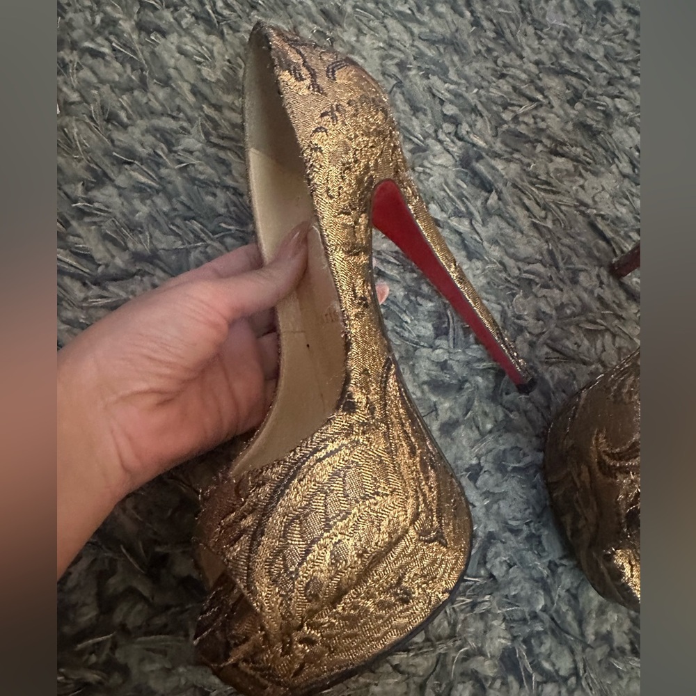 Christian Louboutin Gold Brocade Fabric Lady Peep-Toe - Picture 6 of 11